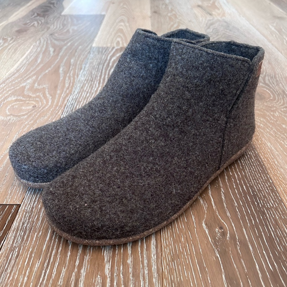 Men's Gray Wool Boots